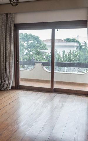 Casa à venda com 700m², 4 quartos e 5 vagas Casa à venda com 700m², 4 quartos e 5 vagasSala 2