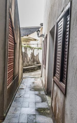 Casa à venda com 700m², 4 quartos e 5 vagas Casa à venda com 700m², 4 quartos e 5 vagasDependências de Empregados