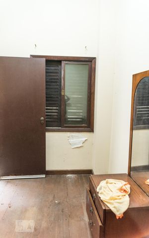 Casa à venda com 700m², 4 quartos e 5 vagas Casa à venda com 700m², 4 quartos e 5 vagasQuarto de Serviço 2