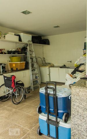 Casa de condomínio à venda com 400m², 4 quartos e 4 vagasVaranda