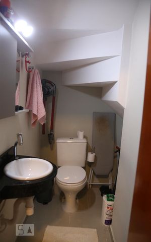Casa de condomínio para alugar com 99m², 3 quartos e 2 vagasLavabo