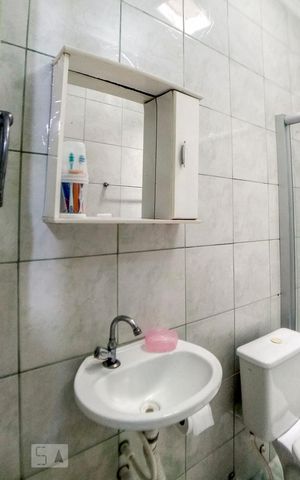 Casa à venda com 180m², 3 quartos e 1 vaga Casa à venda com 180m², 3 quartos e 1 vagaBanheiro da Edícula