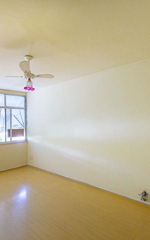 Apartamento à venda com 75m², 2 quartos e 1 vaga Apartamento à venda com 75m², 2 quartos e 1 vagaSala