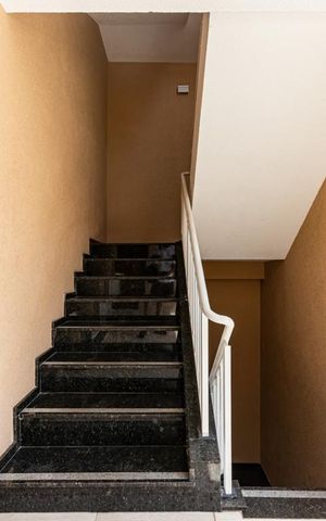 Apartamento à venda com 32m², 1 quarto e sem vaga Apartamento à venda com 32m², 1 quarto e sem vagaEscada