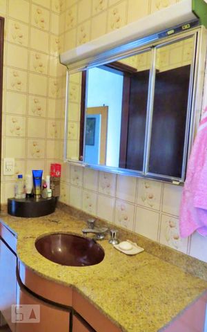 Casa de condomínio à venda com 125m², 3 quartos e 2 vagas Casa de condomínio à venda com 125m², 3 quartos e 2 vagassuíte