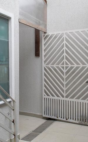 Casa à venda com 220m², 5 quartos e 2 vagas Casa à venda com 220m², 5 quartos e 2 vagasEDÍCULA