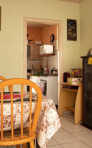 Casa à venda com 300m², 5 quartos e 4 vagas Casa à venda com 300m², 5 quartos e 4 vagasSala