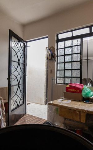 Casa à venda com 253m², 1 quarto e 1 vaga Casa à venda com 253m², 1 quarto e 1 vagaEscritório