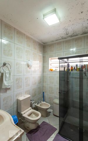 Casa à venda com 366m², 6 quartos e 5 vagas Casa à venda com 366m², 6 quartos e 5 vagasBanheiro do Quarto 3
