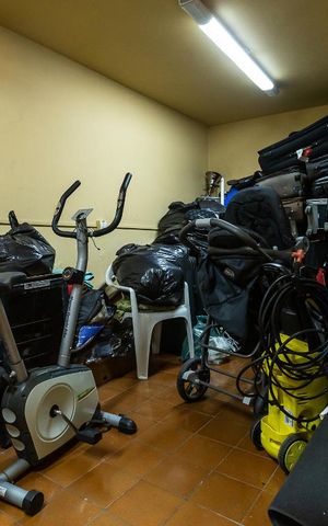 Casa à venda com 366m², 6 quartos e 5 vagas Casa à venda com 366m², 6 quartos e 5 vagasQuarto de Serviço