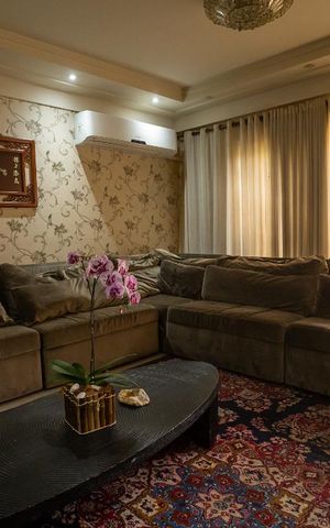 Casa à venda com 366m², 6 quartos e 5 vagas Casa à venda com 366m², 6 quartos e 5 vagasSala de Estar