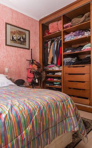 Casa à venda com 366m², 6 quartos e 5 vagas Casa à venda com 366m², 6 quartos e 5 vagasQuarto 4