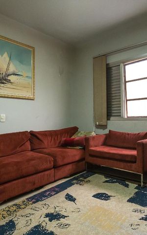 Casa à venda com 366m², 6 quartos e 5 vagas Casa à venda com 366m², 6 quartos e 5 vagasQuarto 1