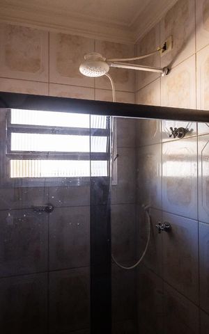 Casa à venda com 366m², 6 quartos e 5 vagas Casa à venda com 366m², 6 quartos e 5 vagasChuveiro