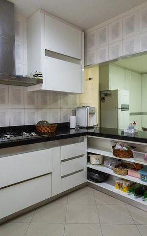 Casa à venda com 366m², 6 quartos e 5 vagas Casa à venda com 366m², 6 quartos e 5 vagasCozinha