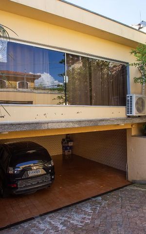 Casa à venda com 366m², 6 quartos e 5 vagas Casa à venda com 366m², 6 quartos e 5 vagasFachada