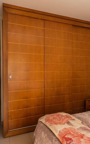 Casa à venda com 366m², 6 quartos e 5 vagas Casa à venda com 366m², 6 quartos e 5 vagasQuarto 3 - Armários