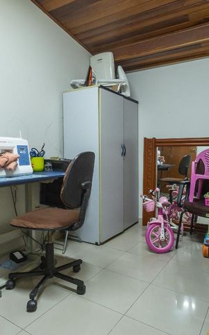 Casa à venda com 366m², 6 quartos e 5 vagas Casa à venda com 366m², 6 quartos e 5 vagasQuarto 5