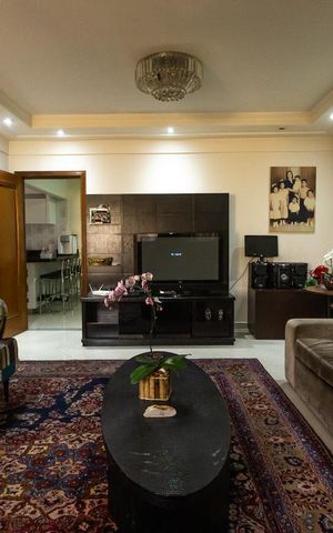 Casa à venda com 366m², 6 quartos e 5 vagas Casa à venda com 366m², 6 quartos e 5 vagasSala de Estar