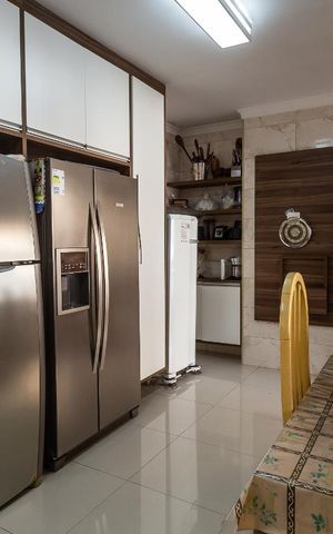 Casa à venda com 366m², 6 quartos e 5 vagas Casa à venda com 366m², 6 quartos e 5 vagasCozinha da casa 2