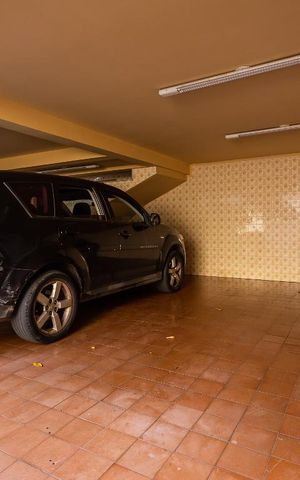 Casa à venda com 366m², 6 quartos e 5 vagas Casa à venda com 366m², 6 quartos e 5 vagasGaragem