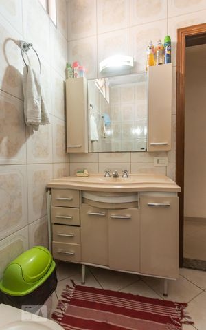 Casa à venda com 366m², 6 quartos e 5 vagas Casa à venda com 366m², 6 quartos e 5 vagasBanheiro Social