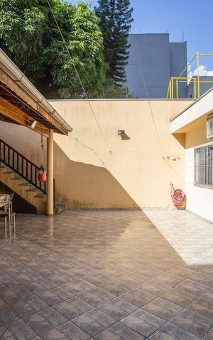 Casa à venda com 366m², 6 quartos e 5 vagas Casa à venda com 366m², 6 quartos e 5 vagasÁrea Externa
