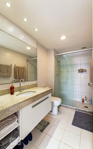 Apartamento à venda com 116m², 3 quartos e 2 vagas Apartamento à venda com 116m², 3 quartos e 2 vagasBanheiro da Suite 2