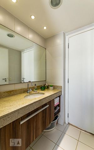 Apartamento à venda com 116m², 3 quartos e 2 vagas Apartamento à venda com 116m², 3 quartos e 2 vagasBanheiro da Suite Canadense
