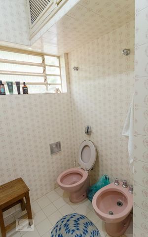 Casa à venda com 350m², 3 quartos e 2 vagasBanheiro da Suíte