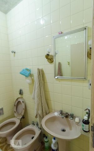 Casa à venda com 350m², 3 quartos e 2 vagasBanheiro