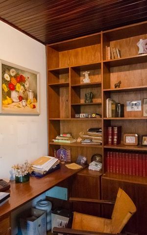 Casa à venda com 350m², 3 quartos e 2 vagasEscritório