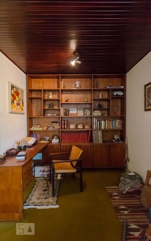 Casa à venda com 350m², 3 quartos e 2 vagasEscritório