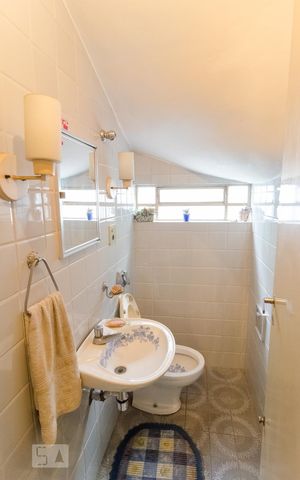 Casa à venda com 350m², 3 quartos e 2 vagasLavabo