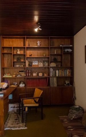 Casa à venda com 350m², 3 quartos e 2 vagasEscritório
