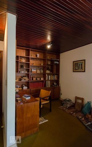 Casa à venda com 350m², 3 quartos e 2 vagasEscritório