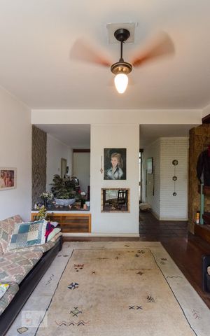 Casa à venda com 350m², 3 quartos e 2 vagasSala