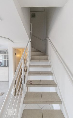 Apartamento à venda com 80m², 2 quartos e 2 vagasEscada