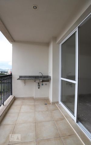 Apartamento à venda com 81m², 3 quartos e 1 vaga Apartamento à venda com 81m², 3 quartos e 1 vagaVaranda