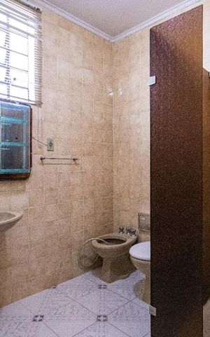 Casa à venda com 234m², 3 quartos e 5 vagas Casa à venda com 234m², 3 quartos e 5 vagasBanheiro