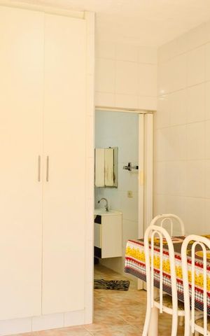Casa à venda com 282m², 6 quartos e 5 vagas Casa à venda com 282m², 6 quartos e 5 vagasCasa3 Cozinha