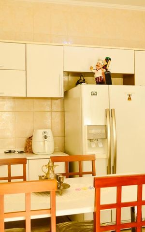 Casa à venda com 282m², 6 quartos e 5 vagas Casa à venda com 282m², 6 quartos e 5 vagasCasa1 Cozinha Armários