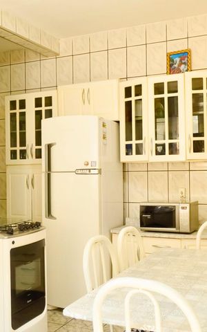 Casa à venda com 282m², 6 quartos e 5 vagas Casa à venda com 282m², 6 quartos e 5 vagasCasa2 Cozinha Vista Ampla