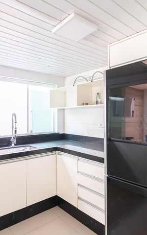 Casa à venda com 280m², 4 quartos e 2 vagas Casa à venda com 280m², 4 quartos e 2 vagasCozinha 2