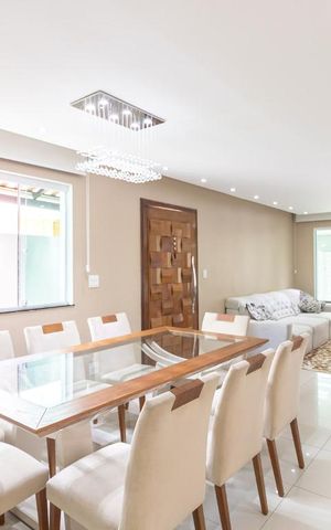 Casa à venda com 280m², 4 quartos e 2 vagas Casa à venda com 280m², 4 quartos e 2 vagasSala