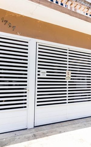 Casa à venda com 204m², 6 quartos e 1 vaga Casa à venda com 204m², 6 quartos e 1 vagaFachada