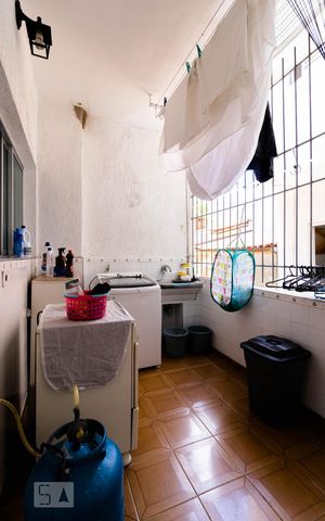 Casa à venda com 204m², 6 quartos e 1 vaga Casa à venda com 204m², 6 quartos e 1 vagaÁrea de Serviço