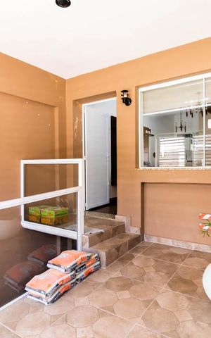 Casa à venda com 204m², 6 quartos e 1 vaga Casa à venda com 204m², 6 quartos e 1 vagaGaragem
