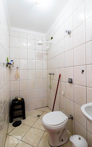 Casa à venda com 204m², 6 quartos e 1 vaga Casa à venda com 204m², 6 quartos e 1 vagaBanheiro do Corredor