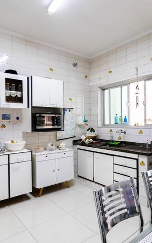 Casa à venda com 204m², 6 quartos e 1 vaga Casa à venda com 204m², 6 quartos e 1 vagaCozinha